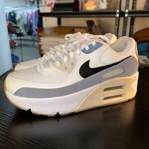 Nike women’s air max LV8 sneakers